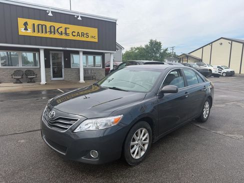 Used 2010 Toyota Camry XLE FWD image 2