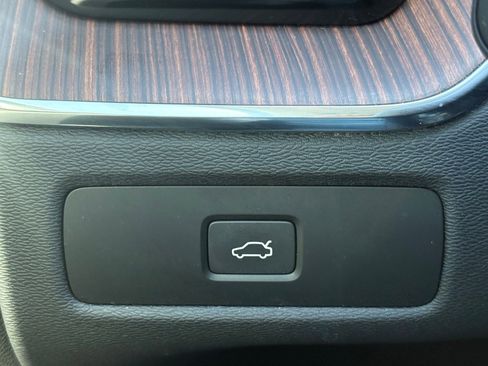 Certified 2023 Volvo XC60 B5 Plus w/ Climate Package image 18