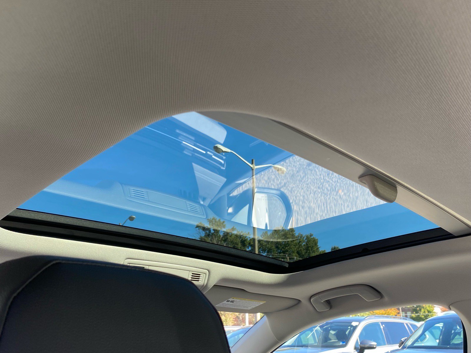 Certified 2025 Volkswagen Jetta SE w/ Sunroof Package FWD image 22
