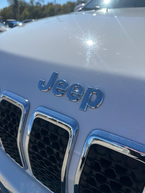 Used 2021 Jeep Cherokee Limited w/ Elite Package AWD/4WD image 11
