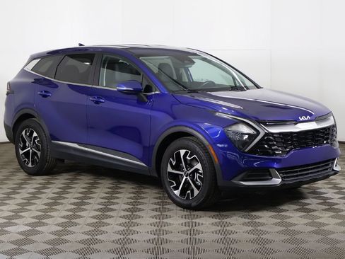 Used 2023 Kia Sportage EX FWD image 2