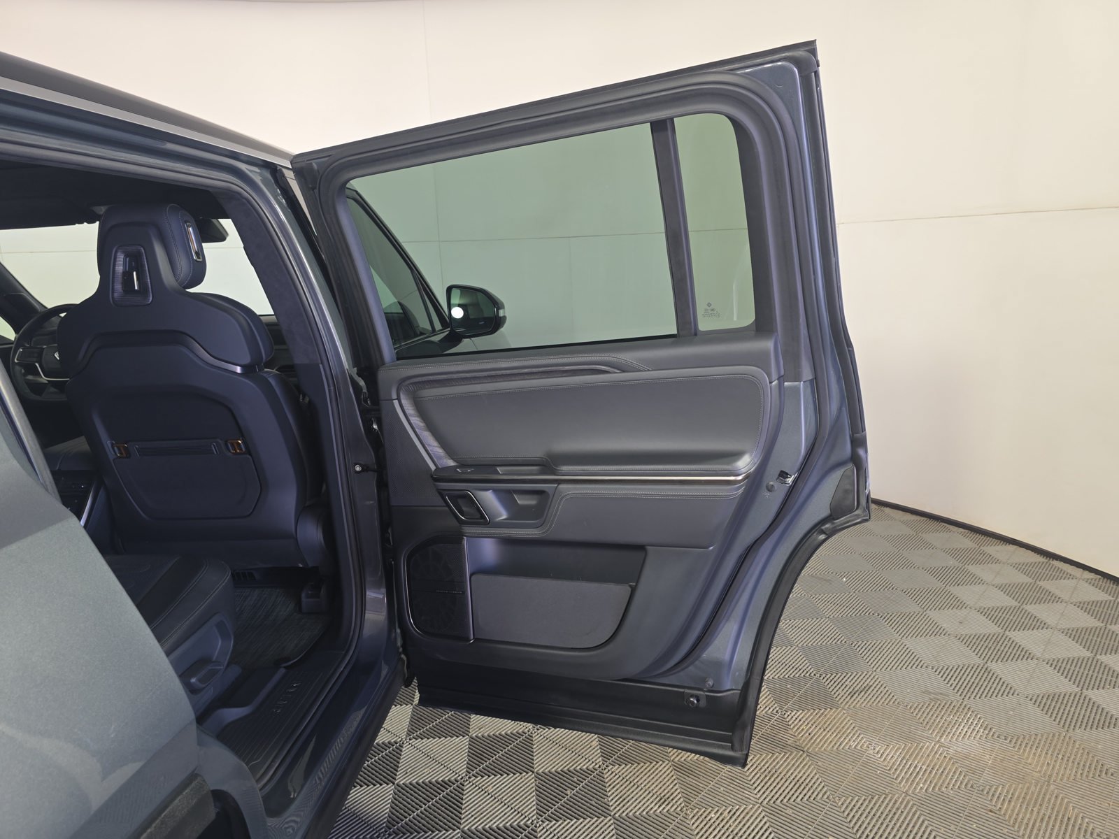 Used 2022 Rivian R1S Launch Edition Quad AWD/4WD image 19