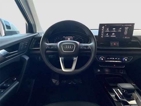 Certified 2023 Audi Q5 2.0T Premium w/ Convenience Package AWD/4WD image 11
