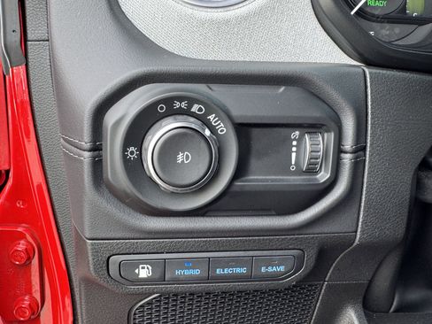 Used 2025 Jeep Wrangler Sahara w/ Safety Group image 29