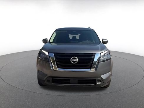 Used 2025 Nissan Pathfinder SV image 4