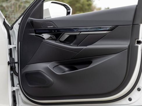 Used 2025 BMW i5 xDrive40 w/ Premium Package image 50