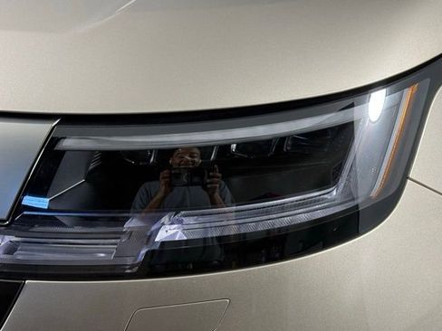 New 2025 Land Rover Range Rover SE image 13