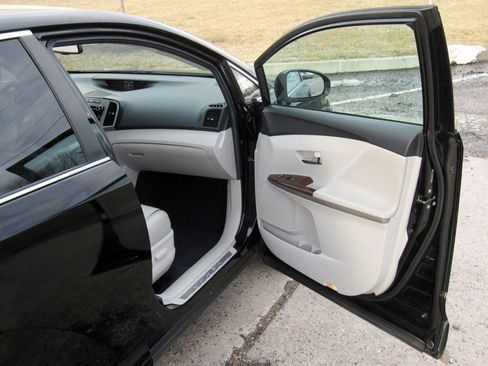 Used 2012 Toyota Venza XLE image 22