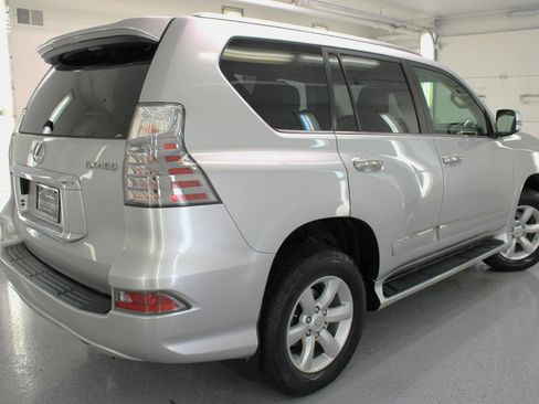 Used 2017 Lexus GX 460 Premium 4D SUV 4WD image 28