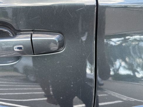 Used 2021 Chevrolet Traverse LT AWD/4WD image 15