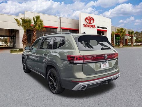 Used 2024 Volkswagen Atlas Peak Edition SE image 6