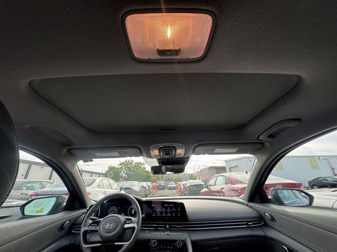 Used 2025 Hyundai Elantra SEL image 28