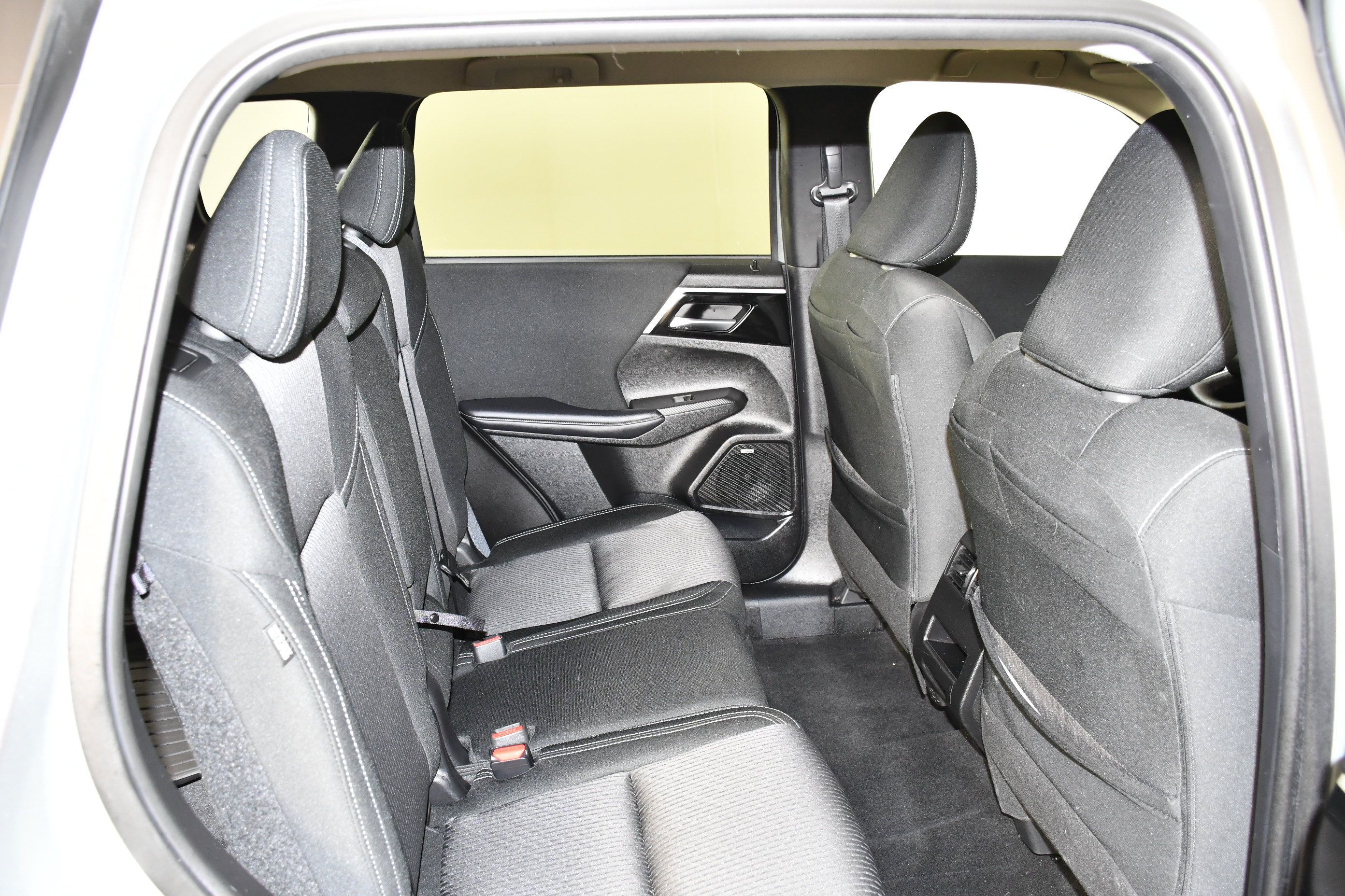 Used 2025 Mitsubishi Outlander ES FWD image 33