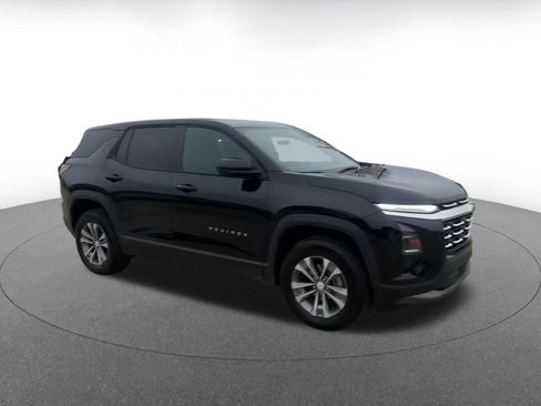 Used 2025 Chevrolet Equinox LT image 2