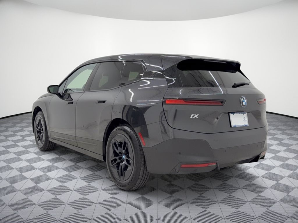 Used 2024 BMW iX xDrive50 AWD/4WD image 3