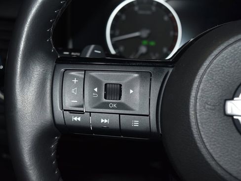 Used 2023 Nissan Rogue SL w/ SL Premium Package image 9