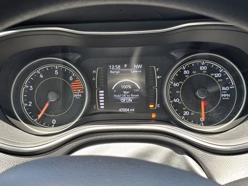 Used 2019 Jeep Cherokee Latitude w/ Popular Appearance Group AWD/4WD image 30