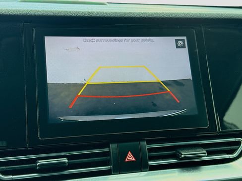 Used 2022 Kia Niro LXS image 10