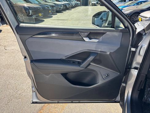 Used 2026 Volkswagen Tiguan SE AWD/4WD image 18