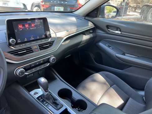 Used 2025 Nissan Altima 2.5 SV image 36