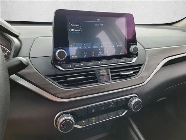 Used 2025 Nissan Altima 2.5 SV FWD image 21