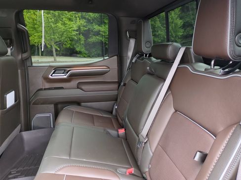 Used 2025 GMC Sierra 1500 Denali w/ Denali Reserve Package AWD/4WD image 14