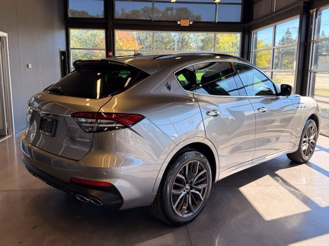 Used 2022 Maserati Levante Modena AWD/4WD image 5
