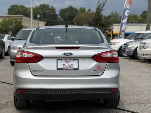 Used 2014 Ford Focus SE w/ SE Winter Package FWD image 7