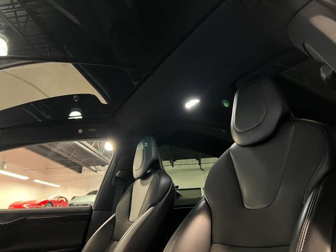 Used 2018 Tesla Model X 75D image 21
