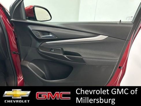 Used 2022 Chevrolet Bolt EUV LT w/ Comfort Package FWD image 21