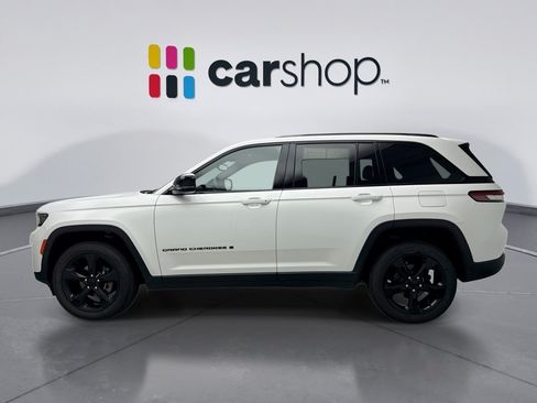 Used 2023 Jeep Grand Cherokee Altitude AWD/4WD image 2