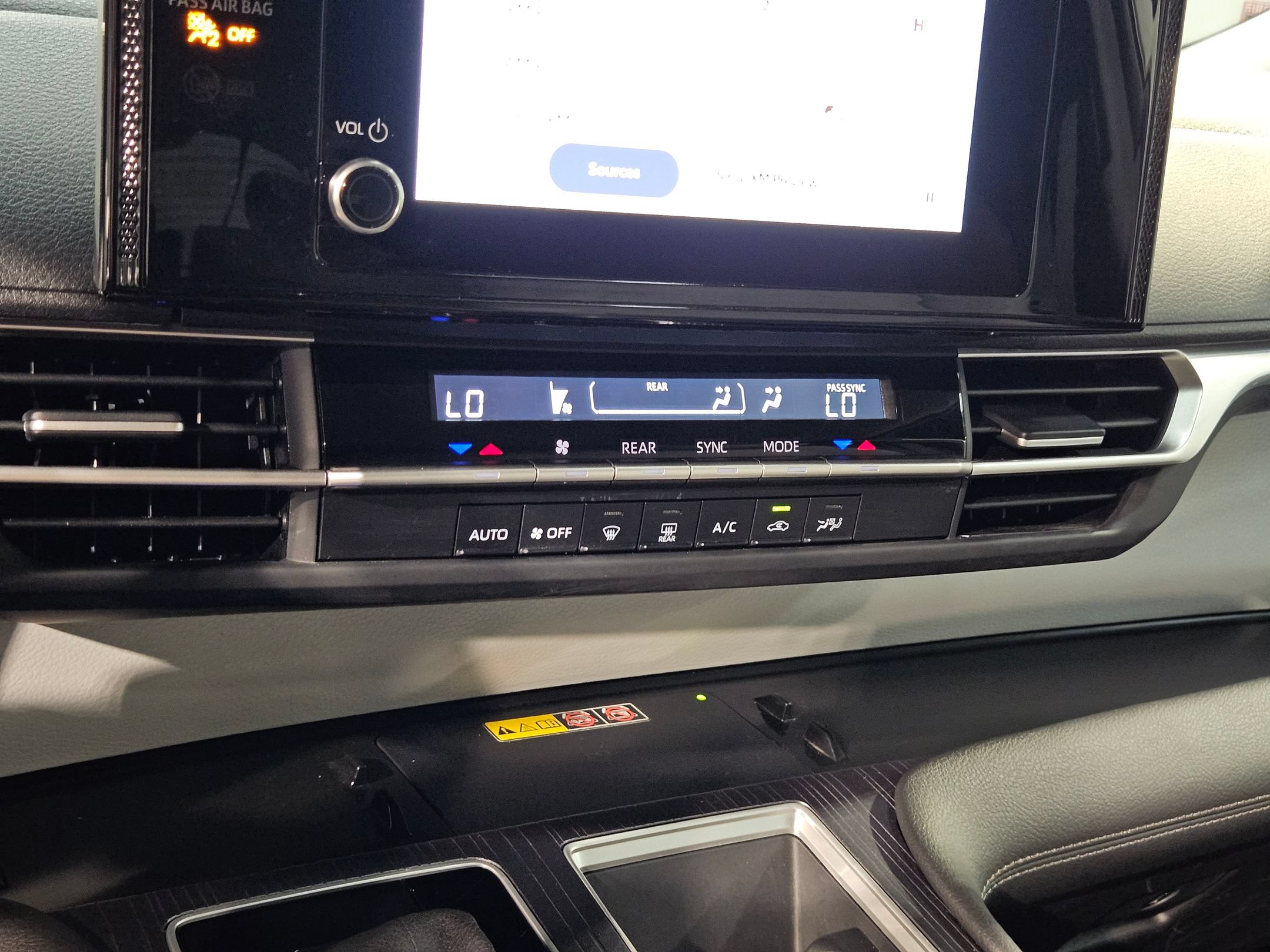 Used 2025 Toyota Sienna LE FWD image 31