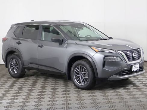 Used 2023 Nissan Rogue S AWD/4WD image 2