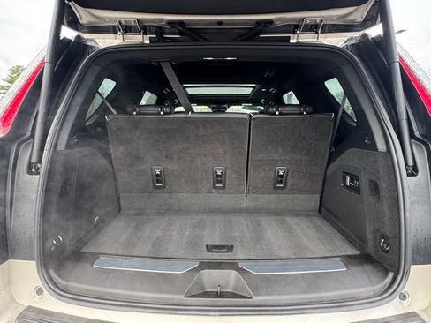 Used 2023 Cadillac Escalade Premium Luxury image 26