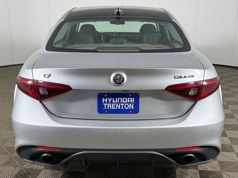 Used 2018 Alfa Romeo Giulia AWD image 12