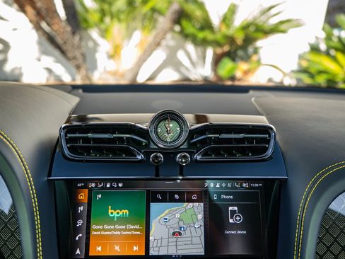 Used 2025 Bentley Bentayga S Black Edition image 28