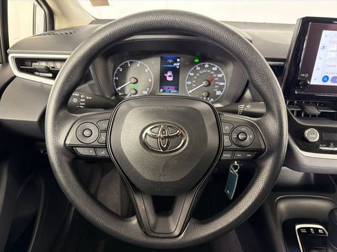 Used 2025 Toyota Corolla LE image 23