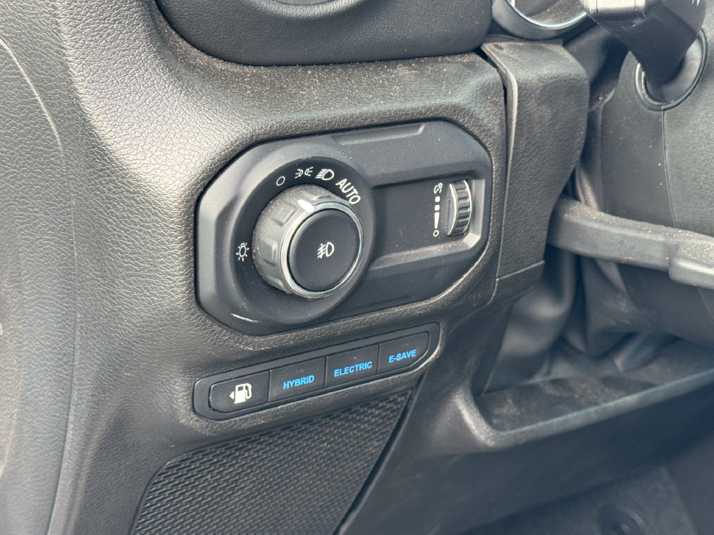 Used 2023 Jeep Wrangler Unlimited Sahara w/ Cold Weather Group AWD/4WD image 13