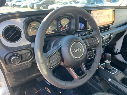 Used 2025 Jeep Wrangler Sport S image 28