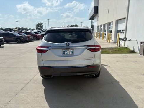 Used 2019 Buick Enclave Essence FWD image 4