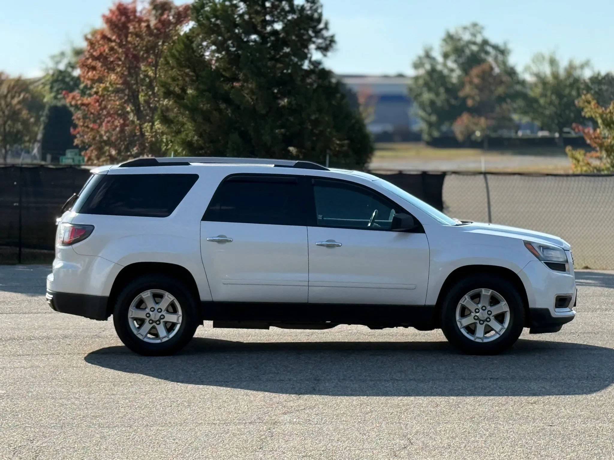 Used 2016 GMC Acadia SLE AWD/4WD image 7