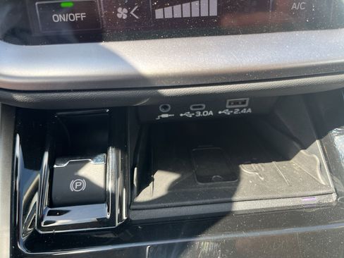 Used 2025 Subaru Outback Limited AWD/4WD image 24