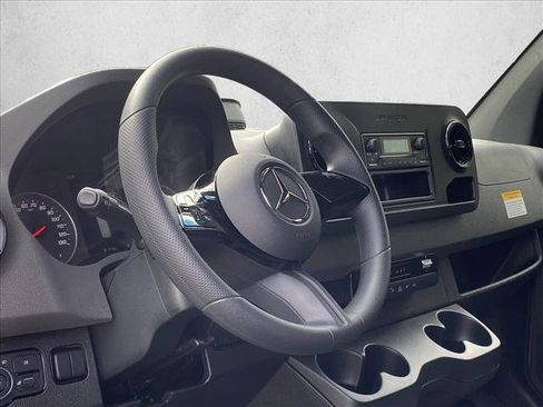 Used 2025 Mercedes-Benz Sprinter 2500 image 3