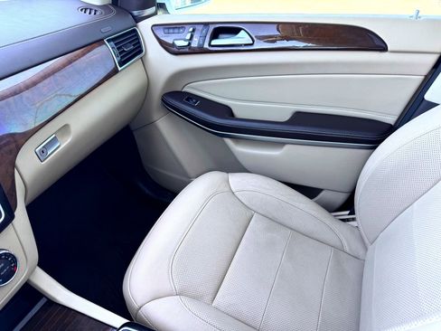 Used 2019 Mercedes-Benz GLS 550 4MATIC image 35