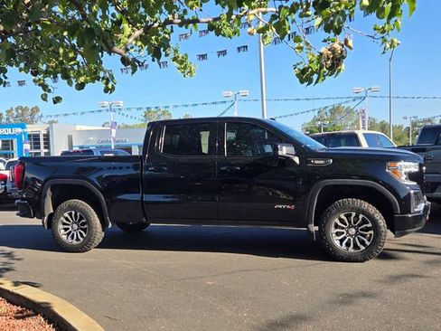 Used 2021 GMC Sierra 1500 AT4 w/ AT4 Value Package AWD/4WD image 3