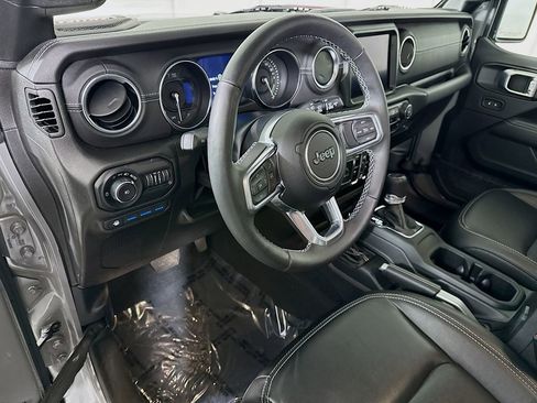 Used 2022 Jeep Wrangler Unlimited Sahara w/ Cold Weather Group image 17