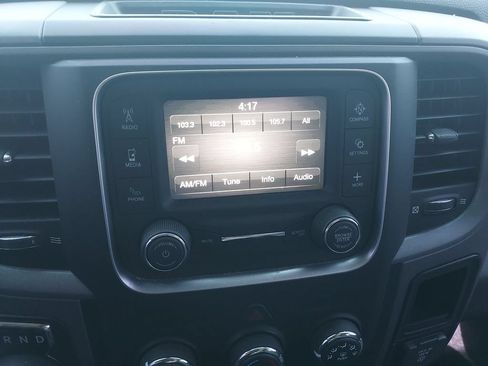 Used 2022 RAM 1500 4x4 Crew Cab Classic w/ Chrome Appearance Group image 22