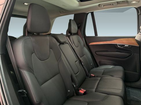 Used 2025 Volvo XC90 B6 Plus image 24