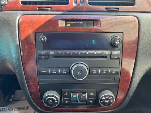 Used 2009 Chevrolet Impala LT FWD image 16