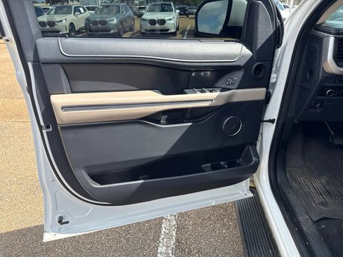 Used 2024 Ford Expedition XLT RWD image 13